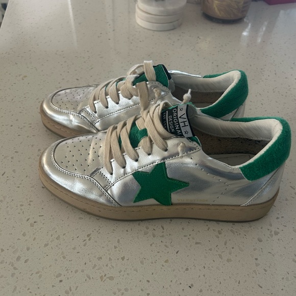 Vintagee Havana sneakers size 9-worn twice - Picture 3 of 4